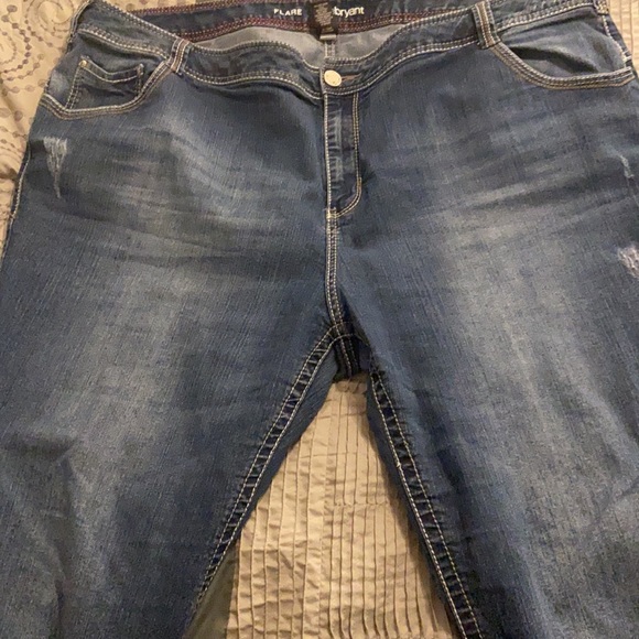 Button pocket flare jeans - Picture 2 of 4